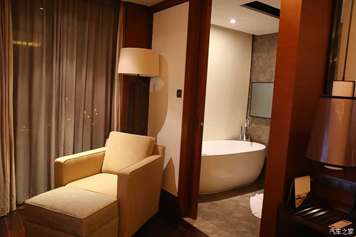 狂欢十二月海居铂尔曼帆船酒店夜晚