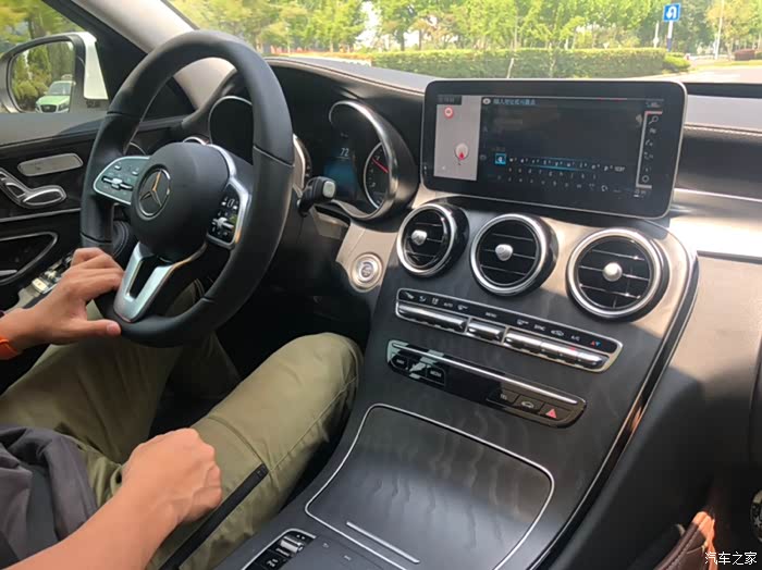 后来自己网上买个导航卡装上,才可以看车载的图,图比较鸡肋,没有car