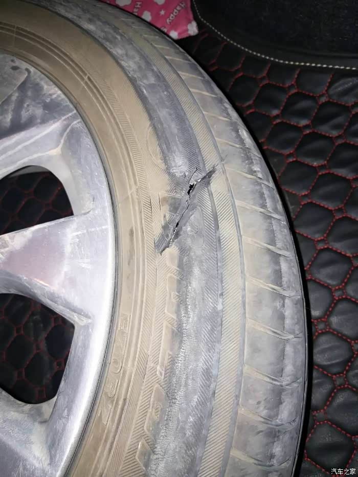 新车7000公里,车胎报废.