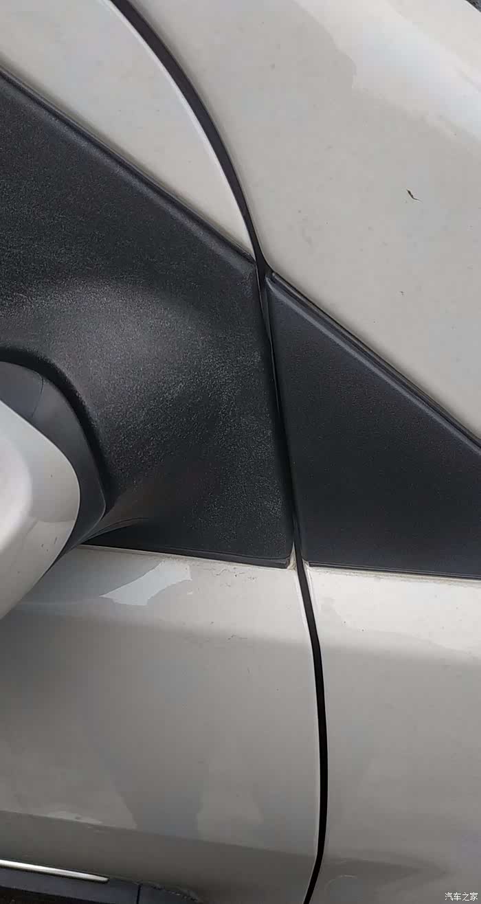 后视镜部塑料件老化