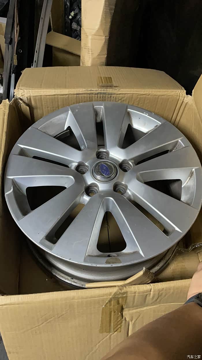 出15款傲虎17寸轮毂2个