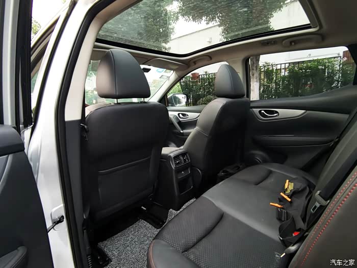 高颜值,超体贴的"小三"——日产逍客.