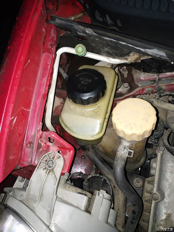 乐驰助力油壶上总是有油渍,也不是漏油,擦干净了过一阵又有了,哪位