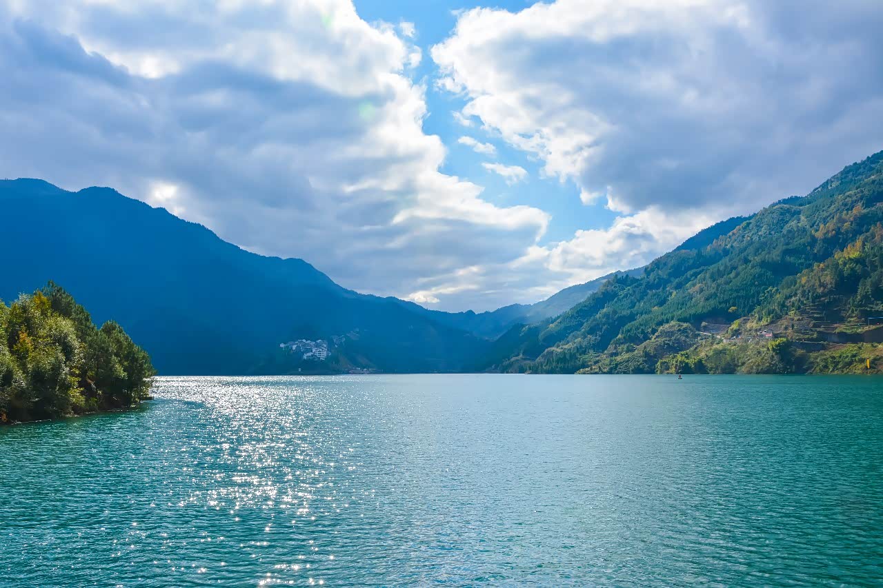 有趣的人生一半是山川湖海