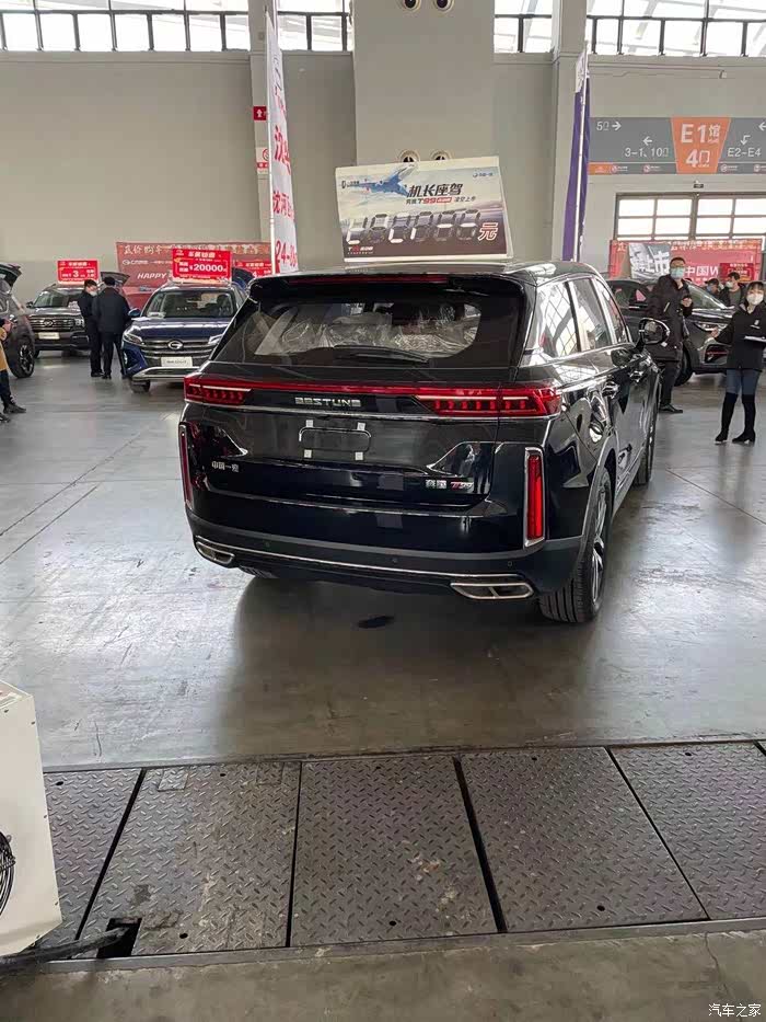 陪朋友去车展看看奔腾t99