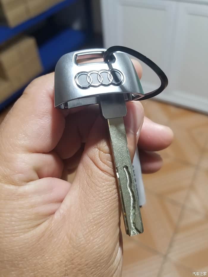 一把机械钥匙一把遥控钥匙