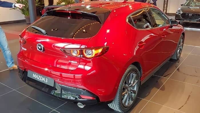 2020款马三红色依然魂动