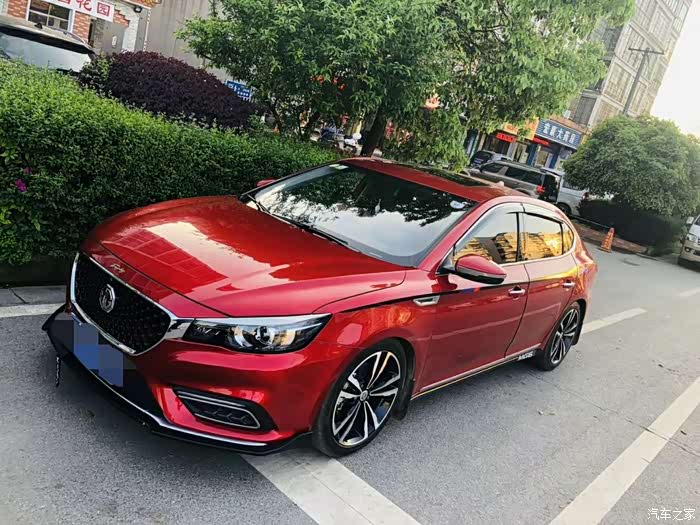 红色的名爵mg6