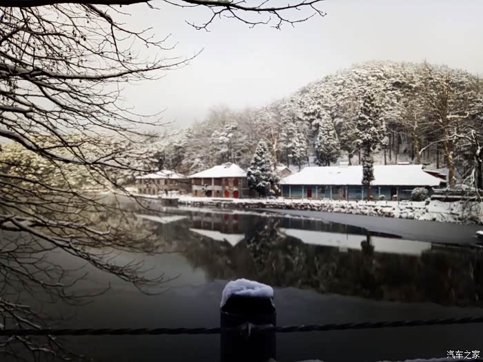 游灵秀庐山逢庐山雪如玉
