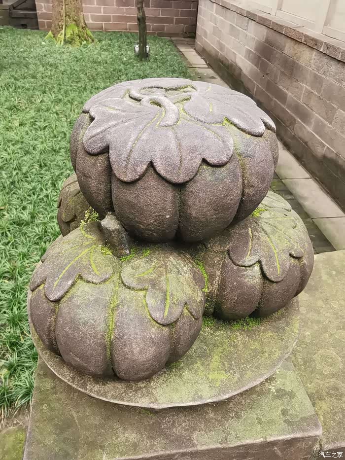 南瓜形状的石头