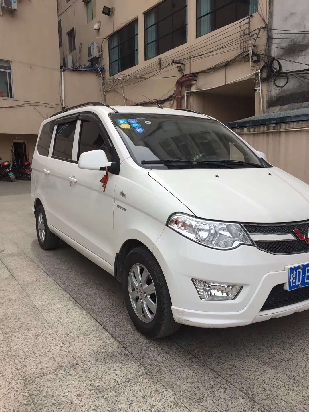 五菱宏光s白色非常少见性价比很高的一款mpv