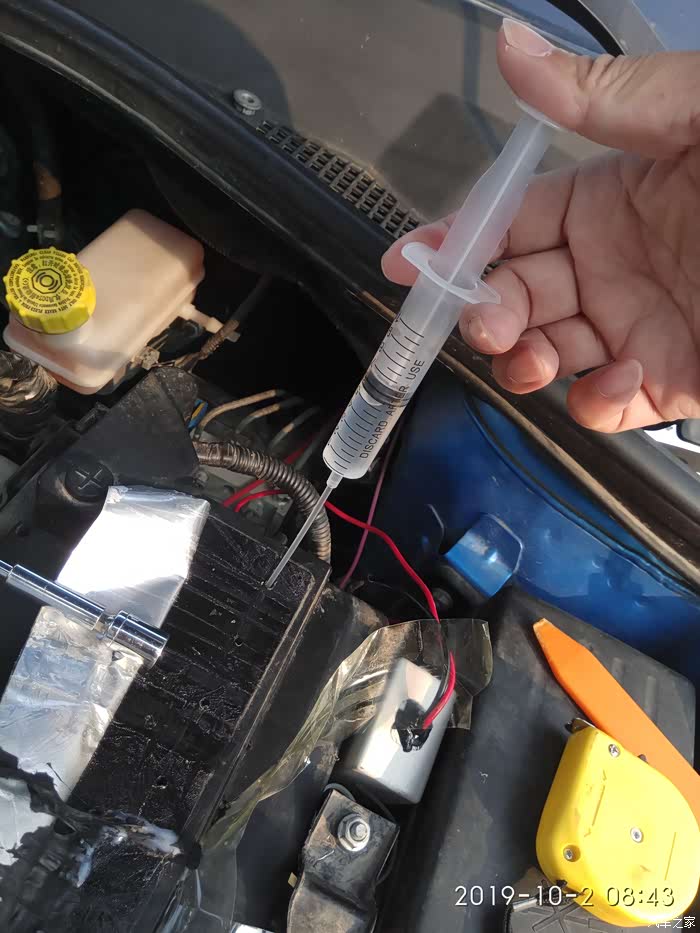 宝骏310蓄电池加水