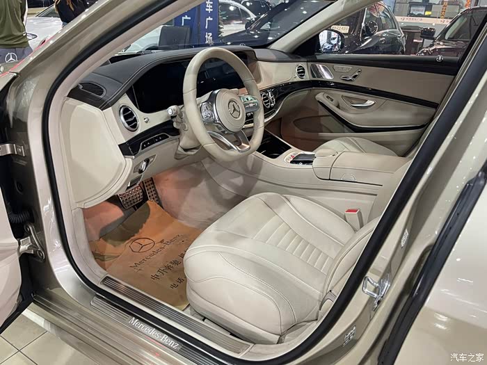 出2019款奔驰s500l四驱臻藏版