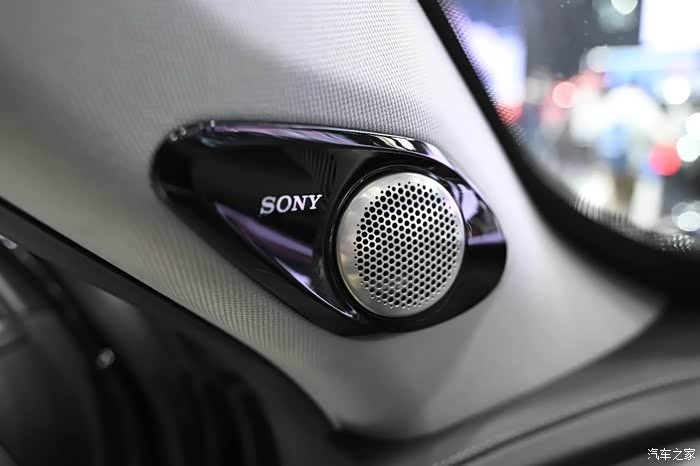 高配车型配上了索尼的音响效果非常不错