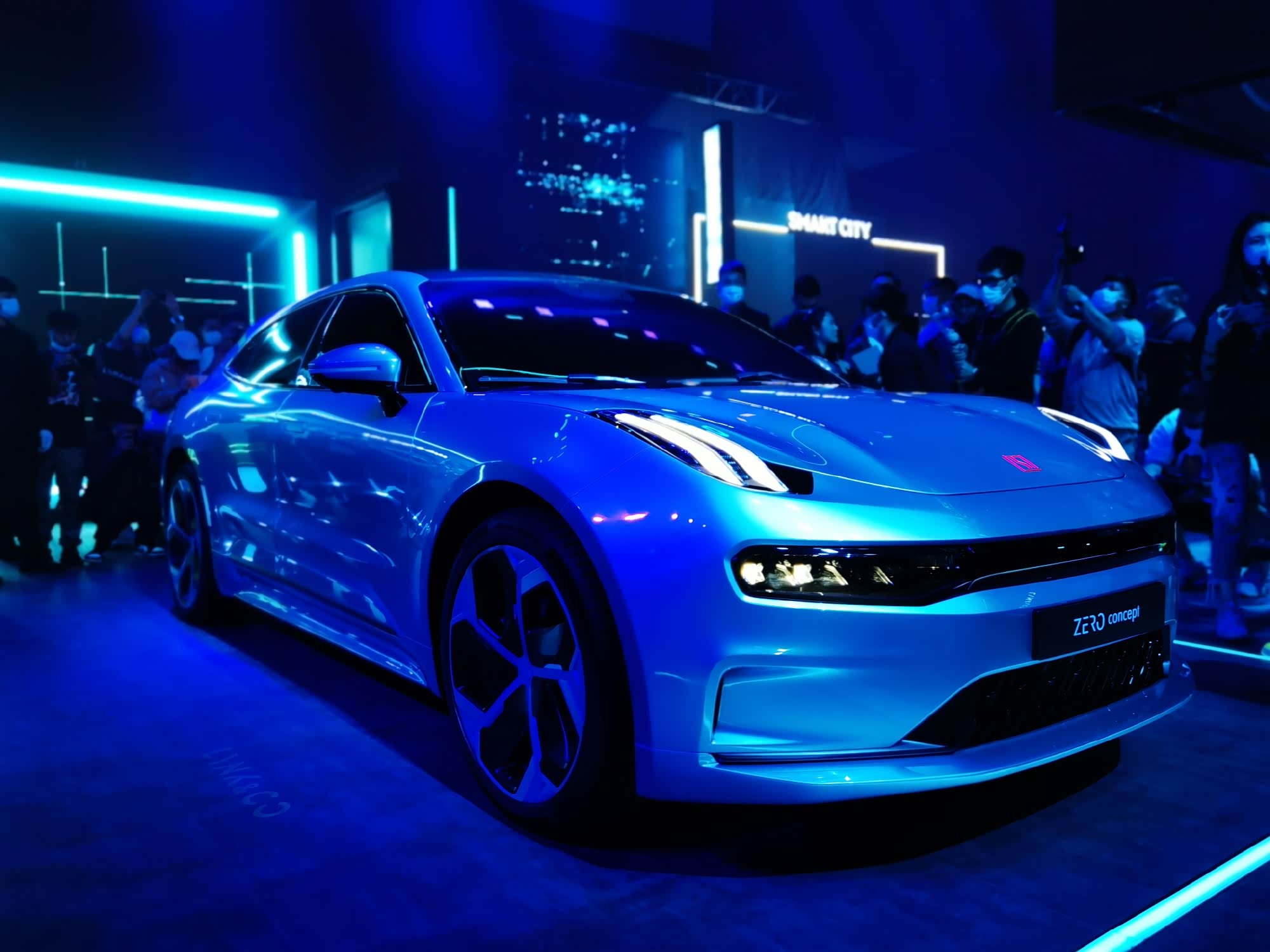 领克zeroconcept纯电轿车霸气外露