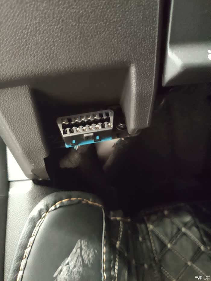 请问xl的obd接口有盖子吗