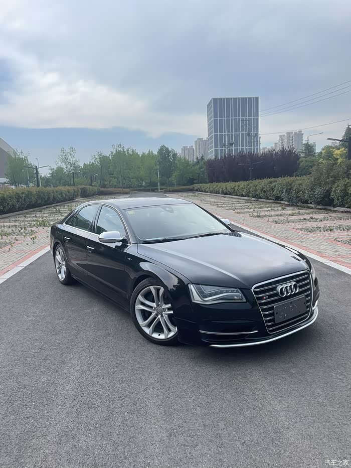 出手自用13年奥迪s8