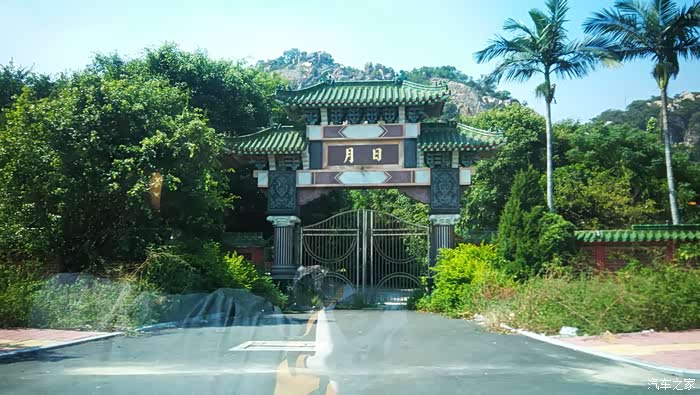 日月门,在天坛公园旁边,挺有建筑风格滴!