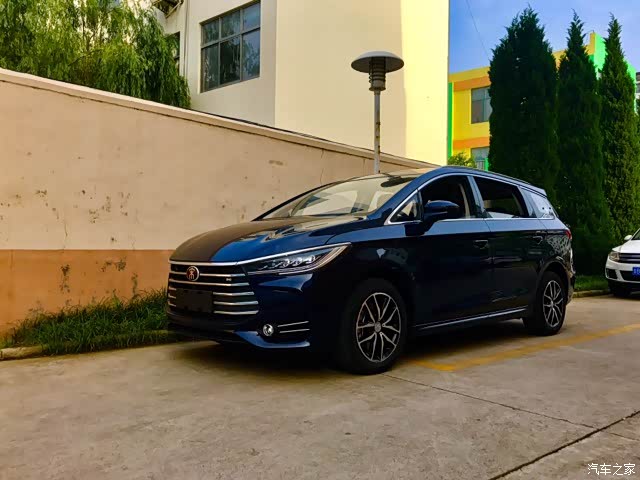 从花哨到实用 提宋max墨石蓝