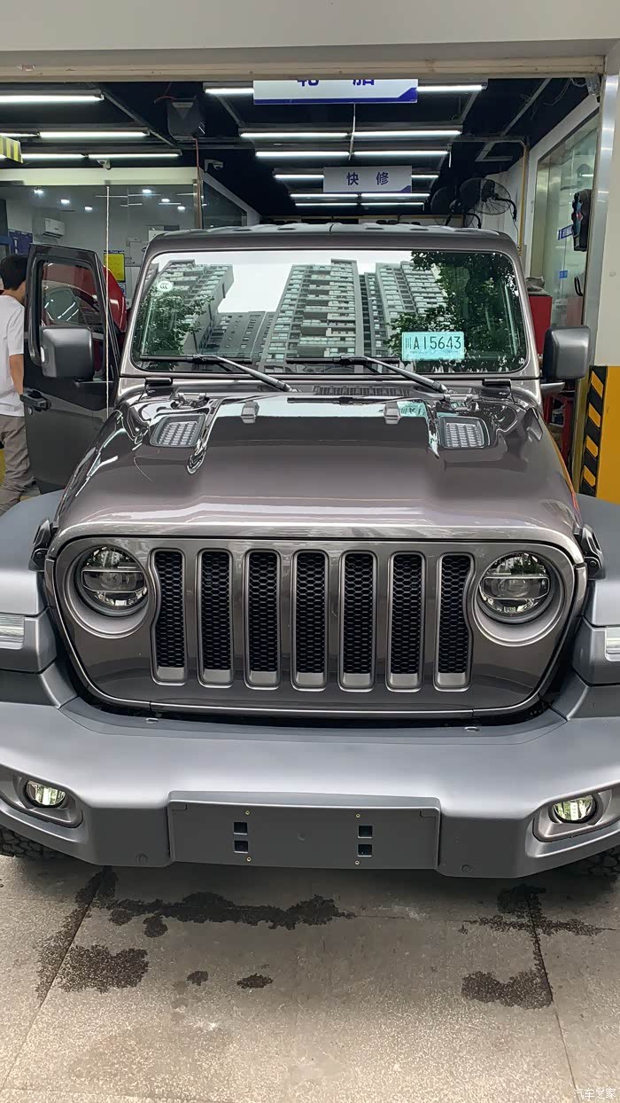 陨石灰卢比肯提车作业