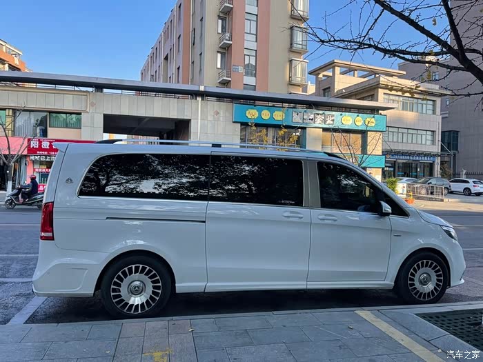 奔驰迈巴赫vs680l白色车确实少见