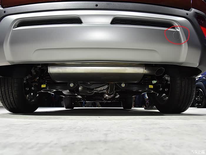 北京现代ix35后拖车钩在哪里?