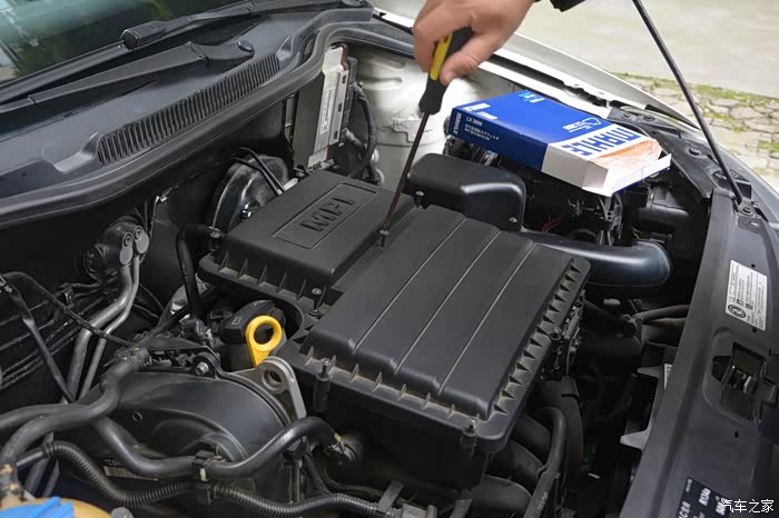 全民用车记一把螺丝刀十五分钟轻松更换polo空气滤芯