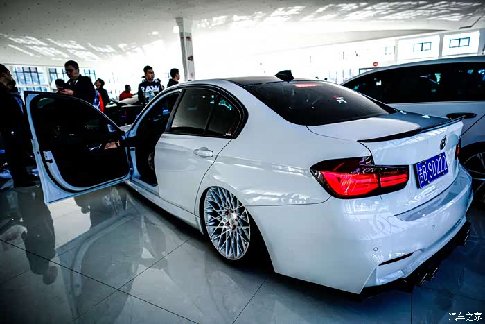 黑龙江省大庆汽车城首届汽车文化改装节静态多车