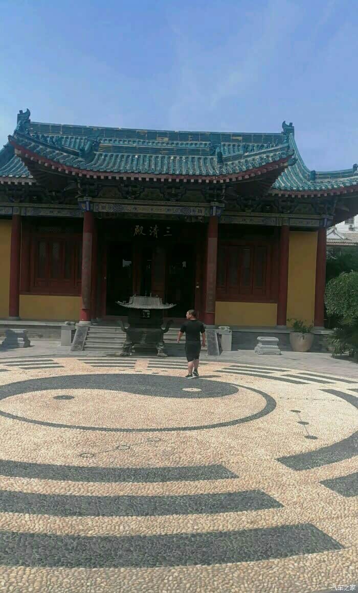 三清殿,整个庭院是一个巨大的太极八卦台,反映了当时繁荣的道教文化.