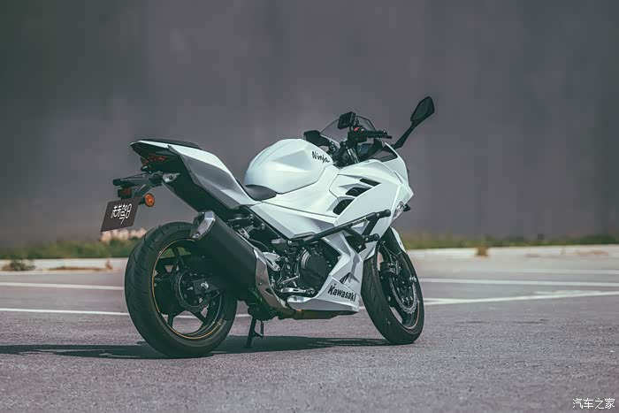 健身女孩的ninja 400—— 出身名门的迅捷忍者_摩托车论坛_汽车之家