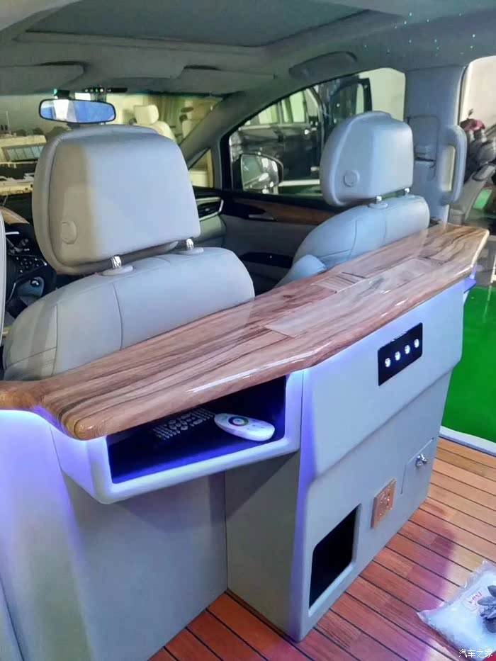 别克gl8半隔断豪华四座