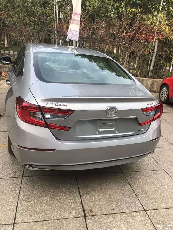 雅阁十代混动冰河银到家了