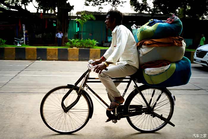 不过在世界范围内算的话,印度的载重自行车才是最牛的,这一点连