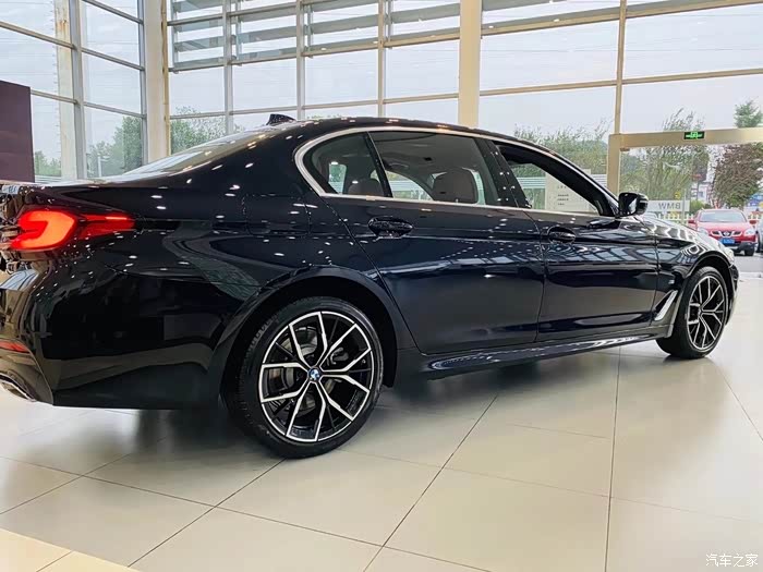 21款宝马530li尊享m运动实拍