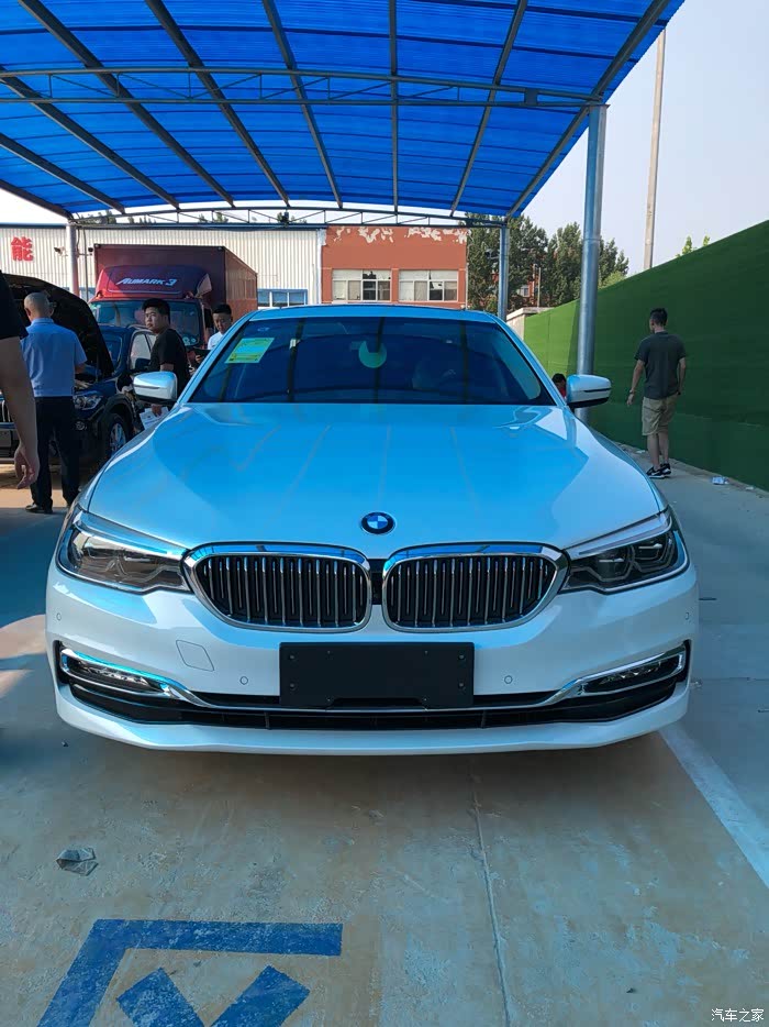 宝马530尊享豪华白外摩卡内,昨日已提车!