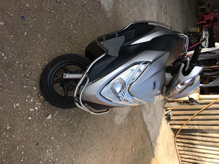 圆梦小踏板国四新大洲本田diou提车