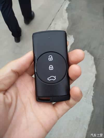 试驾体验 首先拿到瑞虎5x钥匙看起来
