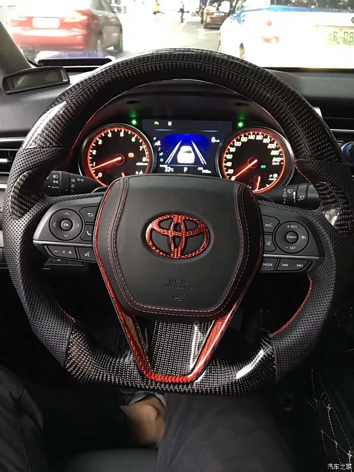 八代凯美瑞真碳纤方向盘战斗力十足