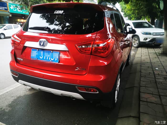 【图】实拍时靓丽的红色cs35_长安cs35论坛_汽车之家论坛