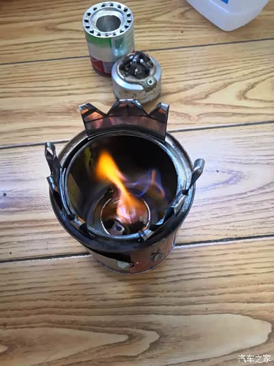我制作的:三头铜管增压酒精炉,今天用它煮了一包酸辣粉!