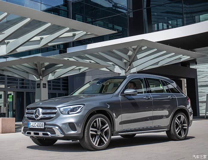 18478 | 回复: 54 奔驰glc论坛 2020款glc l300动感型,看车回来.上图!