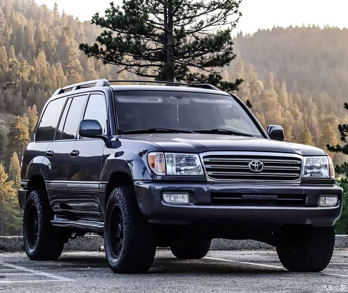 改装痕迹很淡,但恰好更有老陆巡最初的味道了