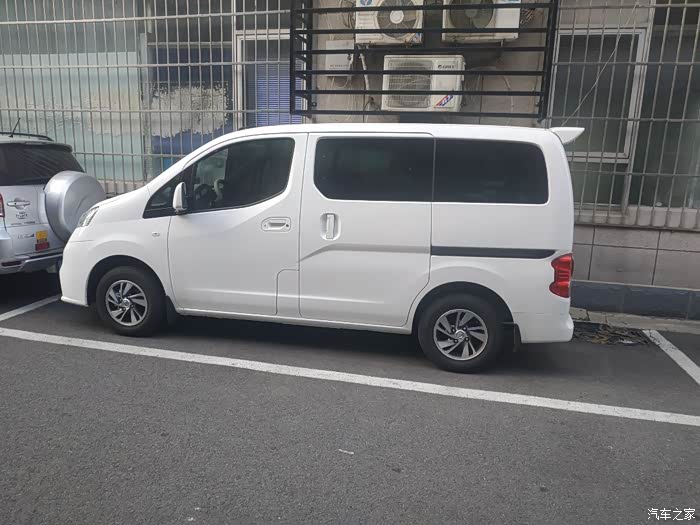 【图】2018款cvt自动尊享(顶配)白色nv200提车及装饰作业_日产nv200