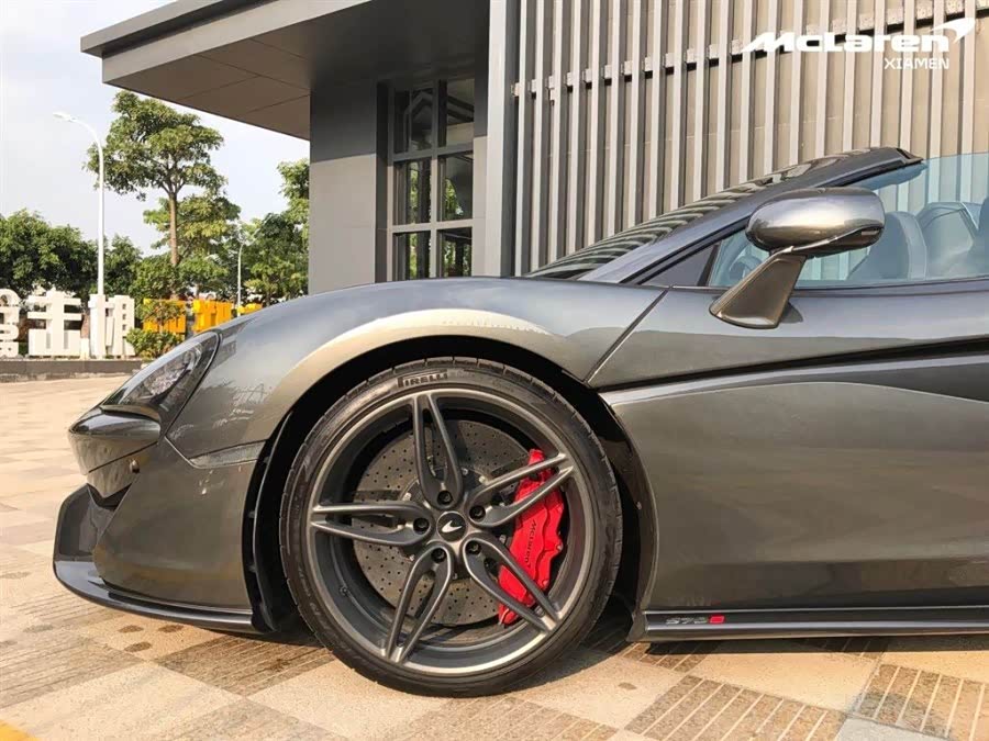 迈凯伦570,喜欢这个轮毂的样式!