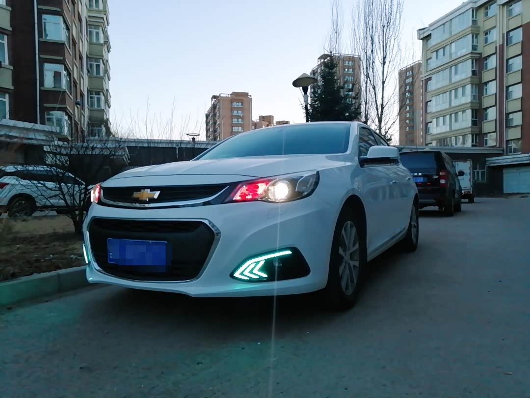 给大宝更换红色示宽灯