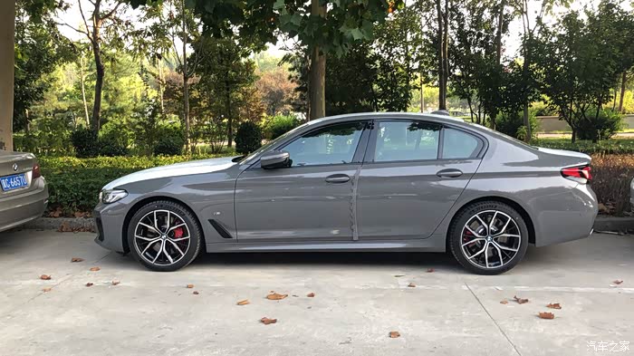 【图】我可太喜欢贝尔尼纳灰了 真想看看5系实车什么样_宝马5系论坛