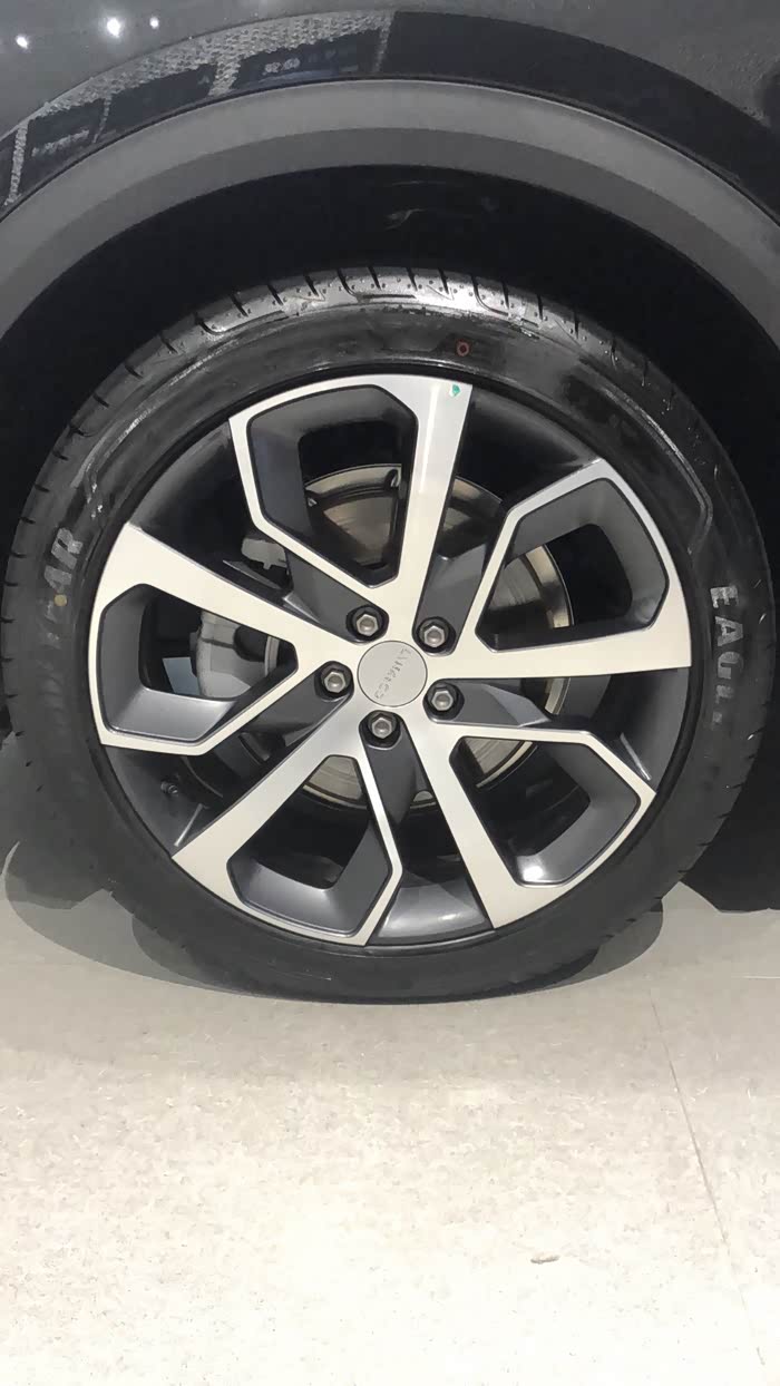 领克0520寸的出厂轮胎换型号了