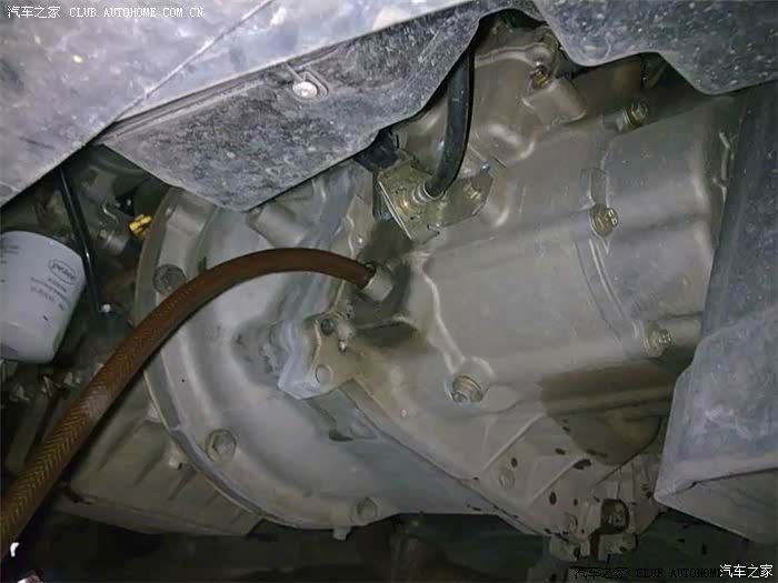 老奇瑞a3的变速箱加油口