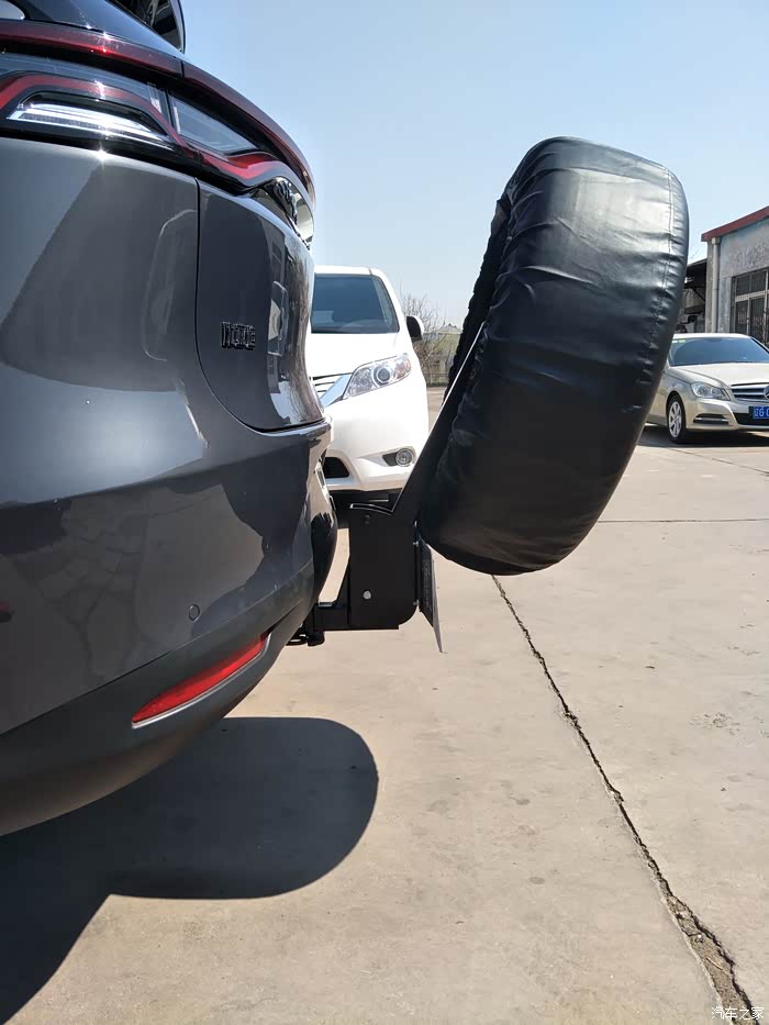 比亚迪唐的备胎架