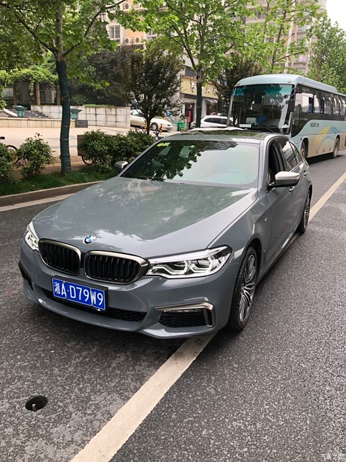 寶馬新5系 有貼高亮水泥灰車膜的嗎?